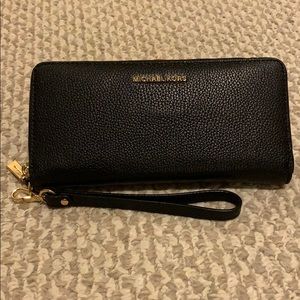 Michael Kors Mercer wallet/wristlet